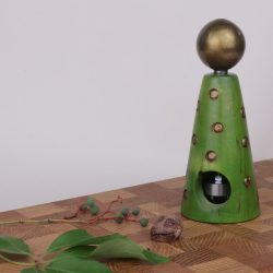 Stylische handgedrechselte Muskatmühle grün