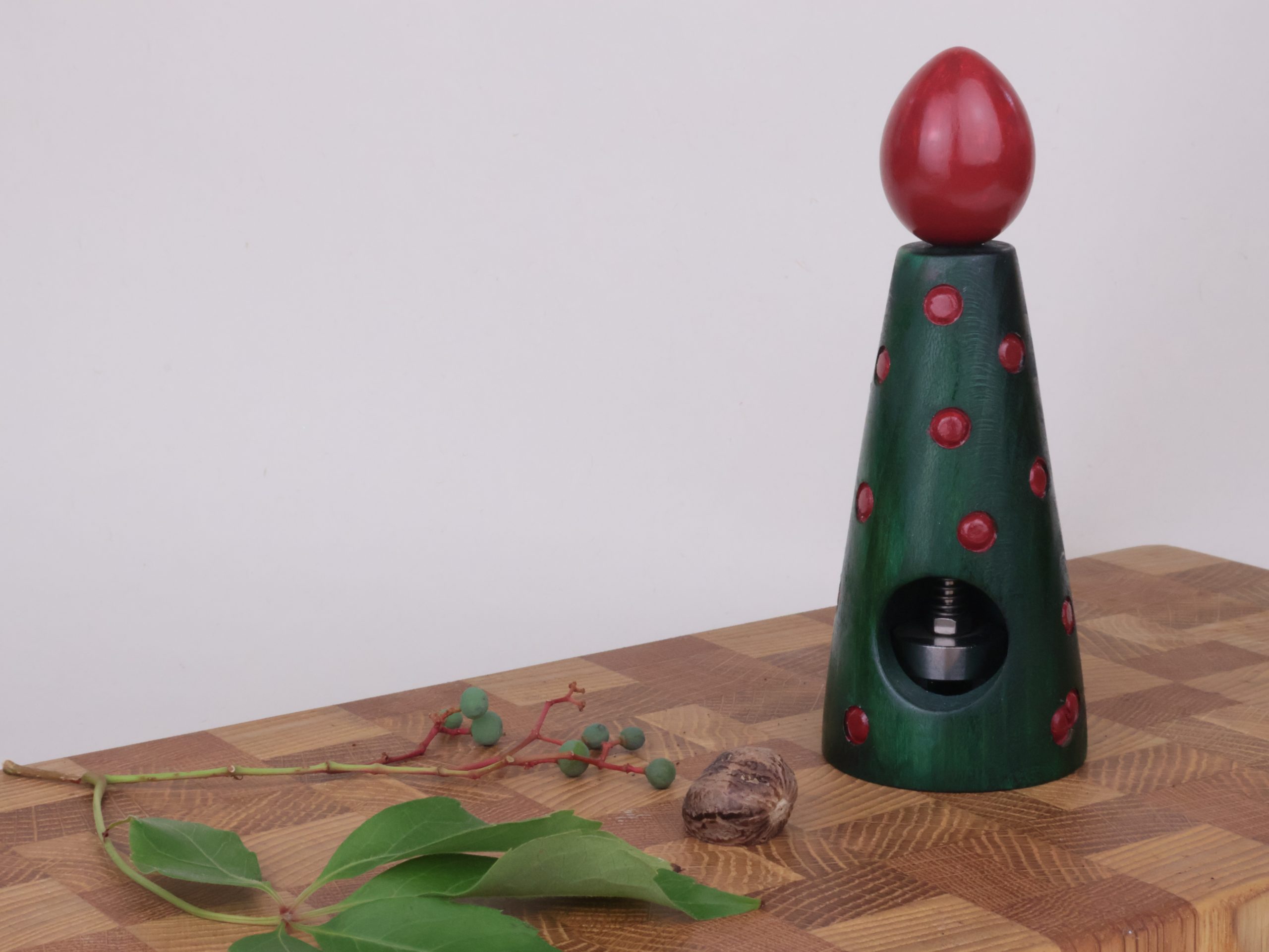 Stylische handgedrechselte Muskatmühle