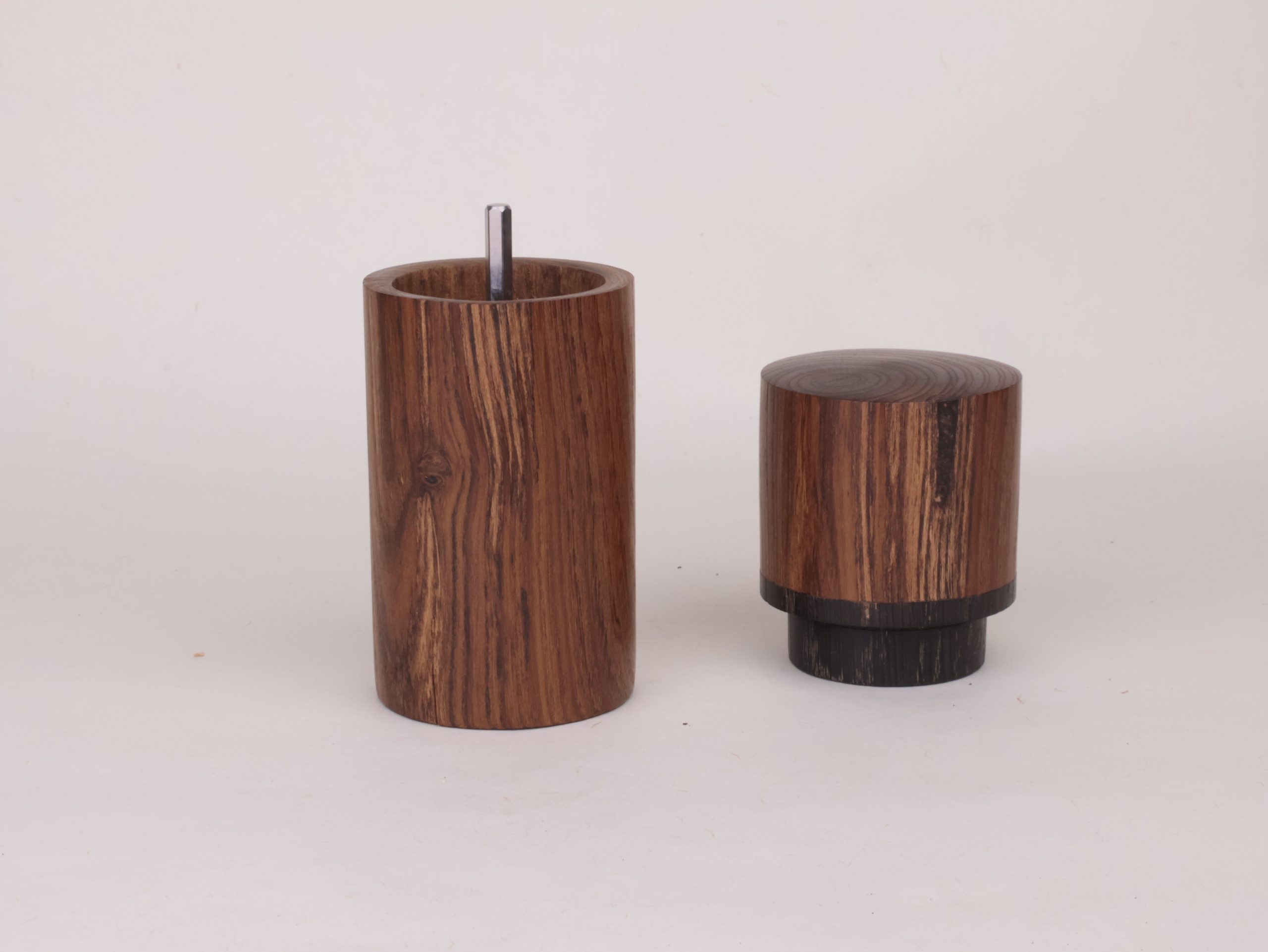 Handgedrechselte Pfeffermühle Goldregen – Bild 2