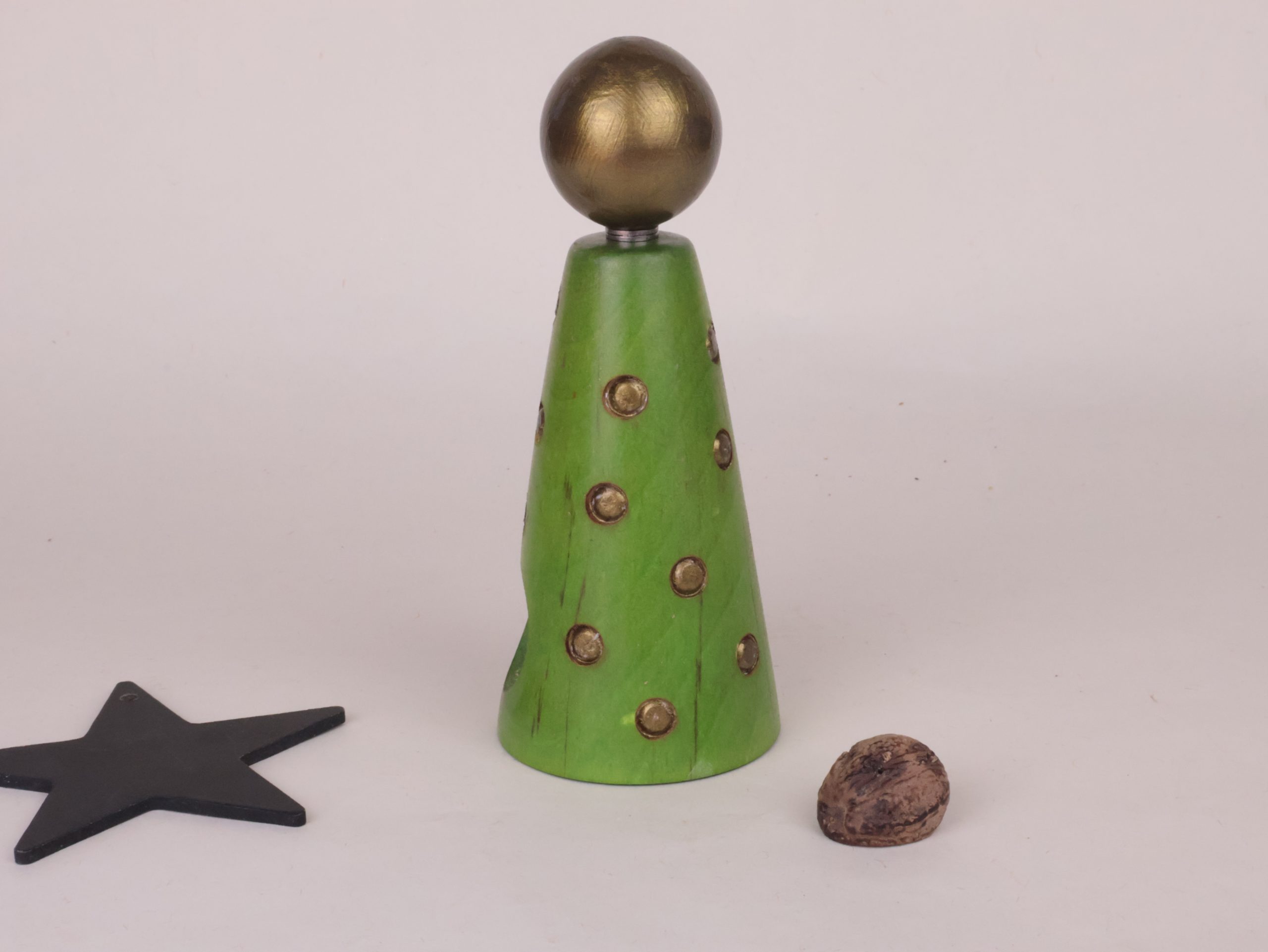 Stylische handgedrechselte Muskatmühle grün – Bild 5