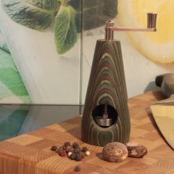 Stylische Muskatmühle aus einem Fineline Furnierblock