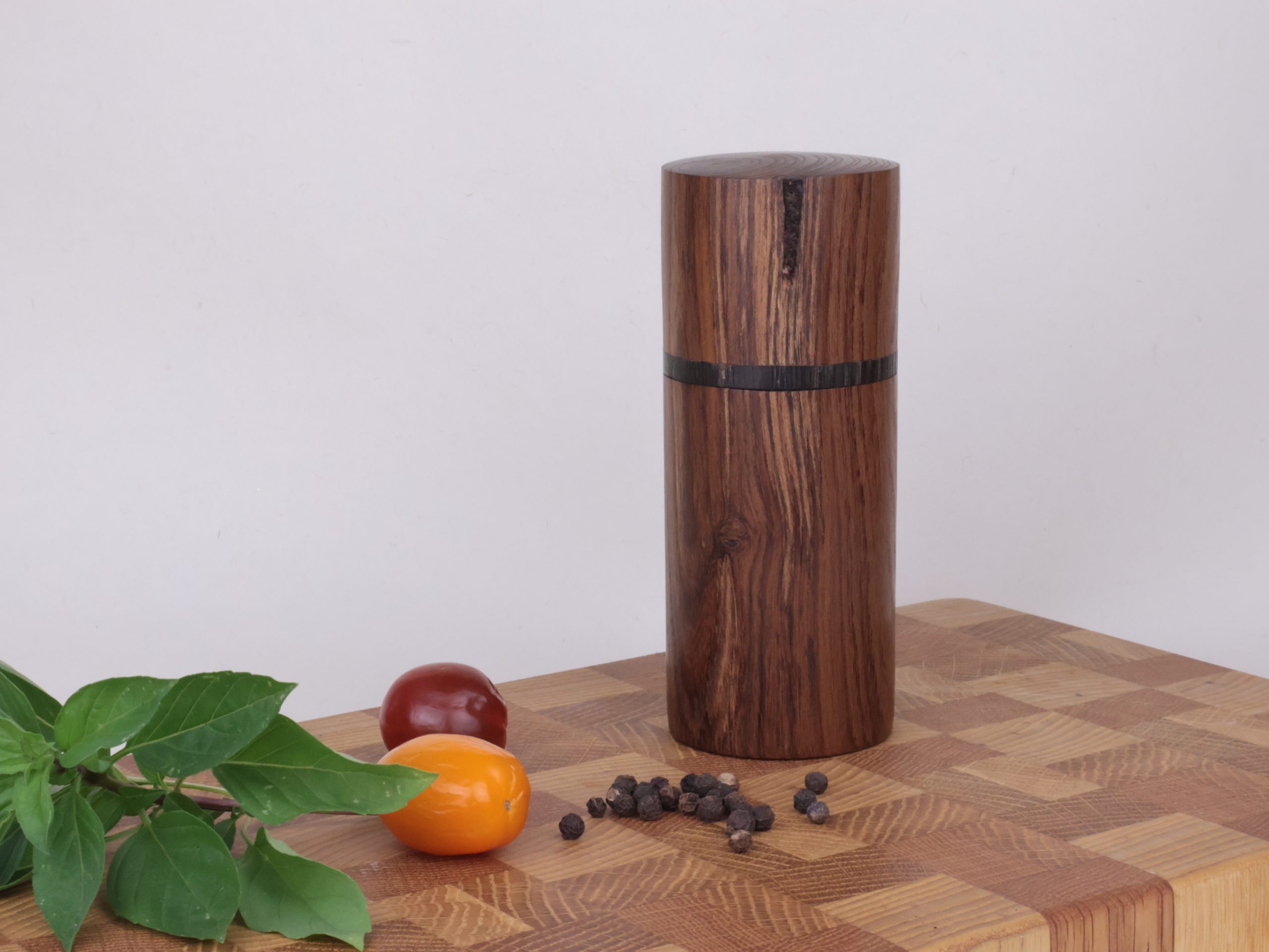Handgedrechselte Pfeffermühle Goldregen