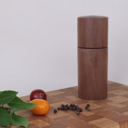 Handgedrechselte Pfeffermühle Birnbaumholz